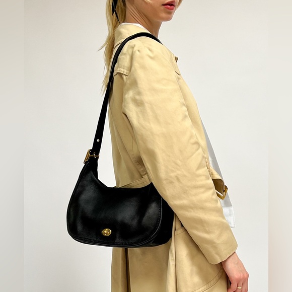 Coach Handbags - COACH VINTAGE 9338 Y2K Legacy Crescent Black Leather Shoulder Crossbody Hobo Bag
